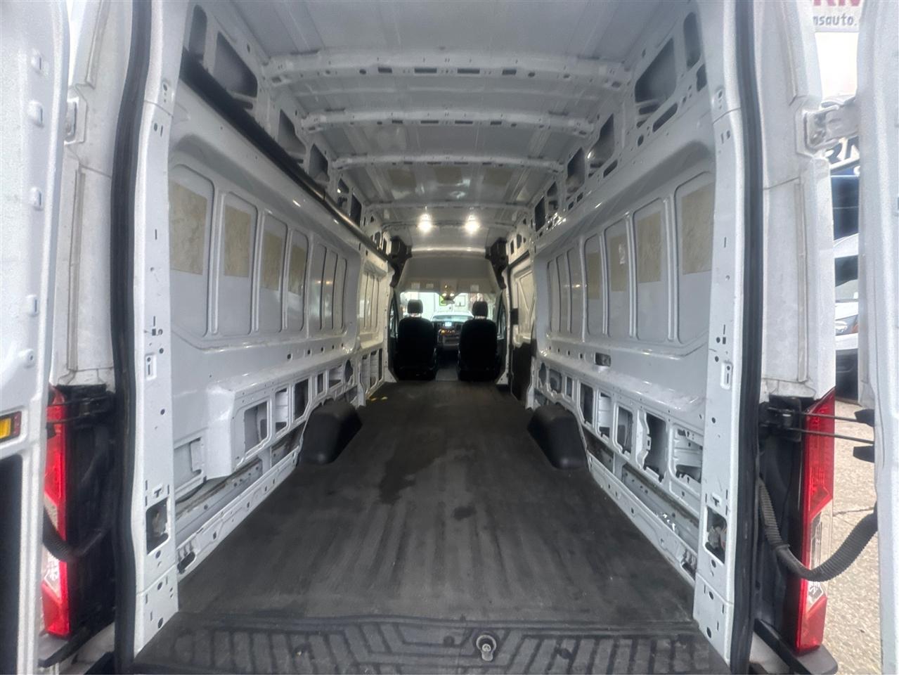 Ford Transit Cargo Van T-250 148" EL Hi Rf 9070 GVWR RWD 2021