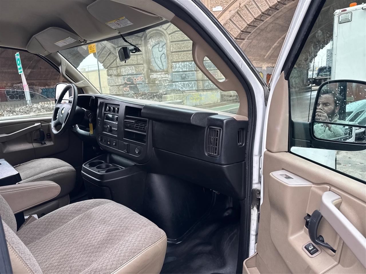 Chevrolet Express Cargo Van RWD 2500 135" 2017