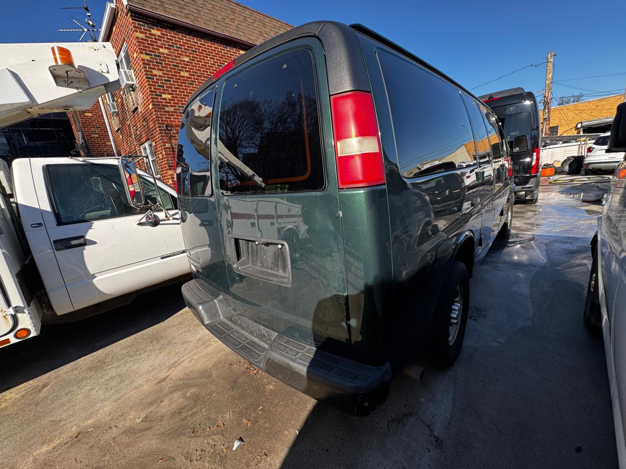 Chevrolet Express Cargo 3500 2010