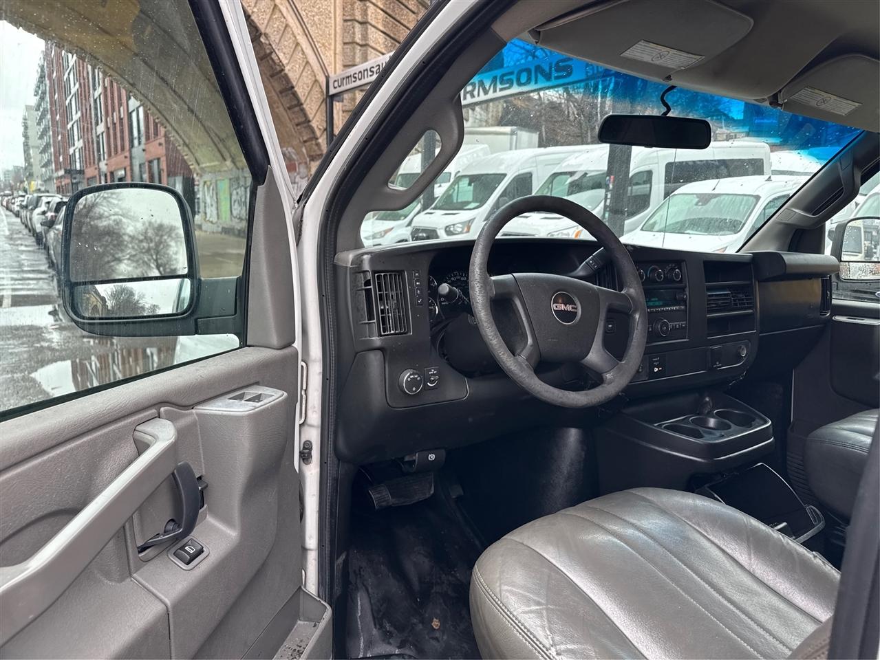 GMC Savana Cargo Van RWD 3500 155" 2017