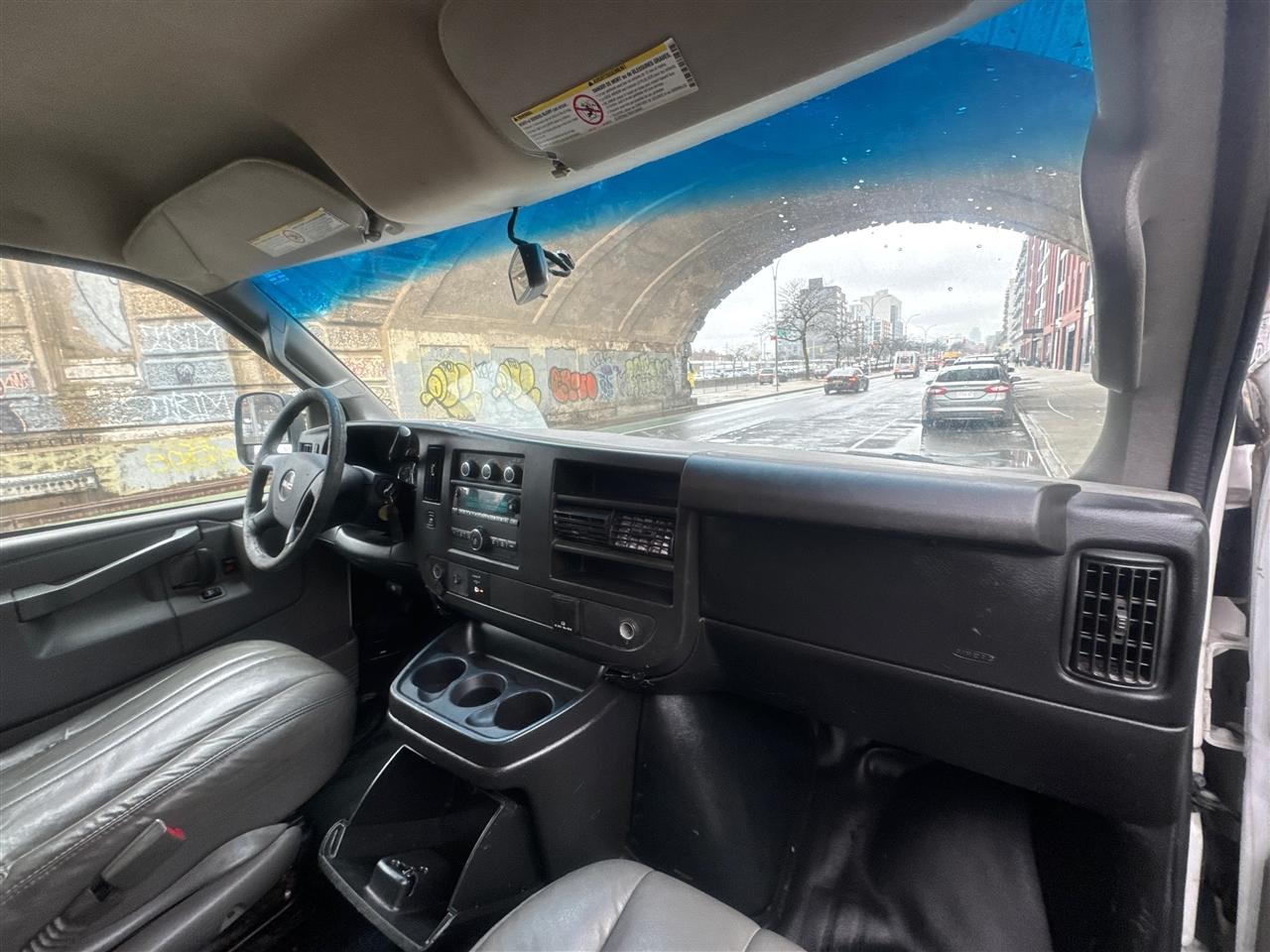 GMC Savana Cargo Van RWD 3500 155" 2017