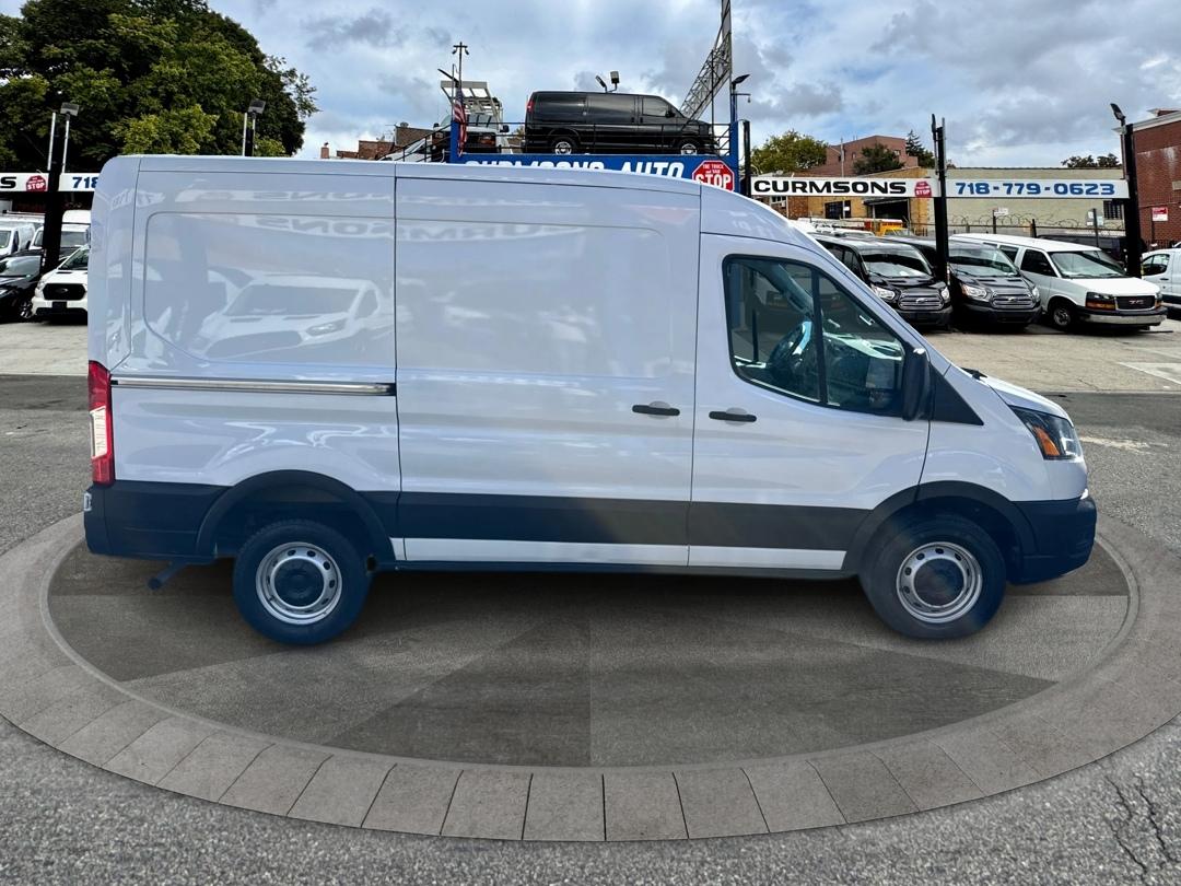 Ford Transit Cargo Van T-250 130" Med Rf 9070 GVWR RWD 2023