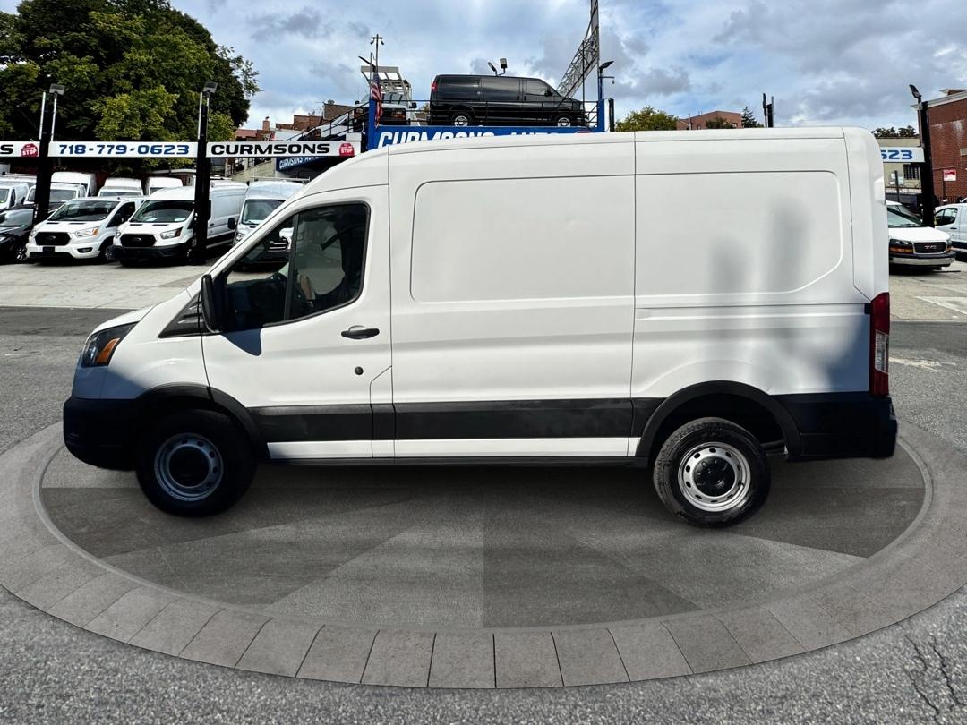 Ford Transit Cargo Van T-250 130" Med Rf 9070 GVWR RWD 2023