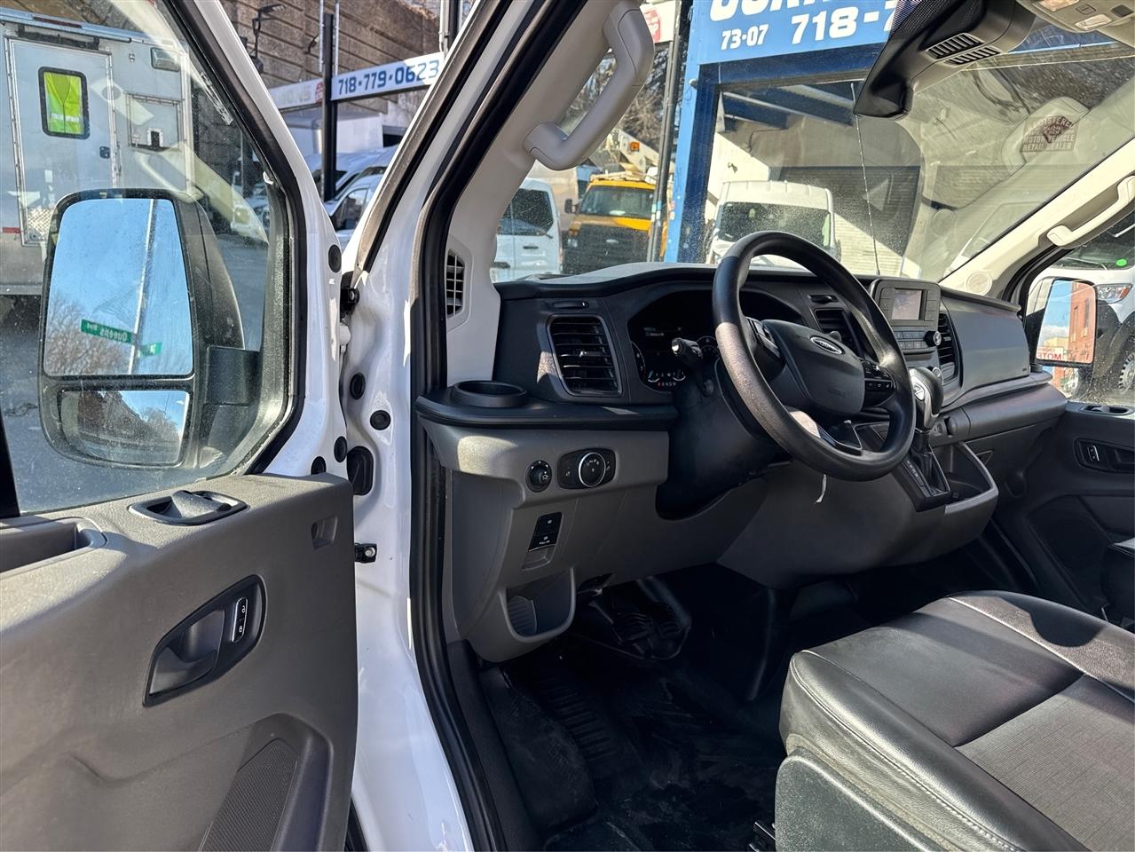 Ford Transit Cargo Van T-250 130" Med Rf 9070 GVWR RWD 2023