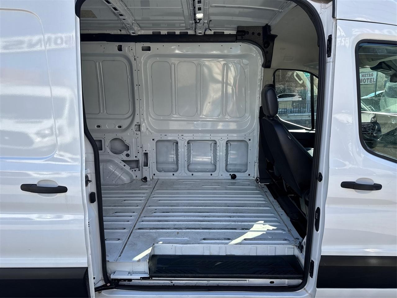 Ford Transit Cargo Van T-250 130" Med Rf 9070 GVWR RWD 2023