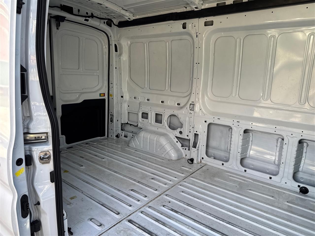 Ford Transit Cargo Van T-250 130" Med Rf 9070 GVWR RWD 2023