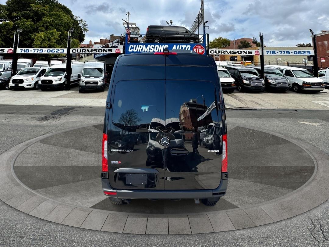 Mercedes-Benz Sprinter Passenger Van 2500 Standard Roof I4 Diesel 144" RWD 2024