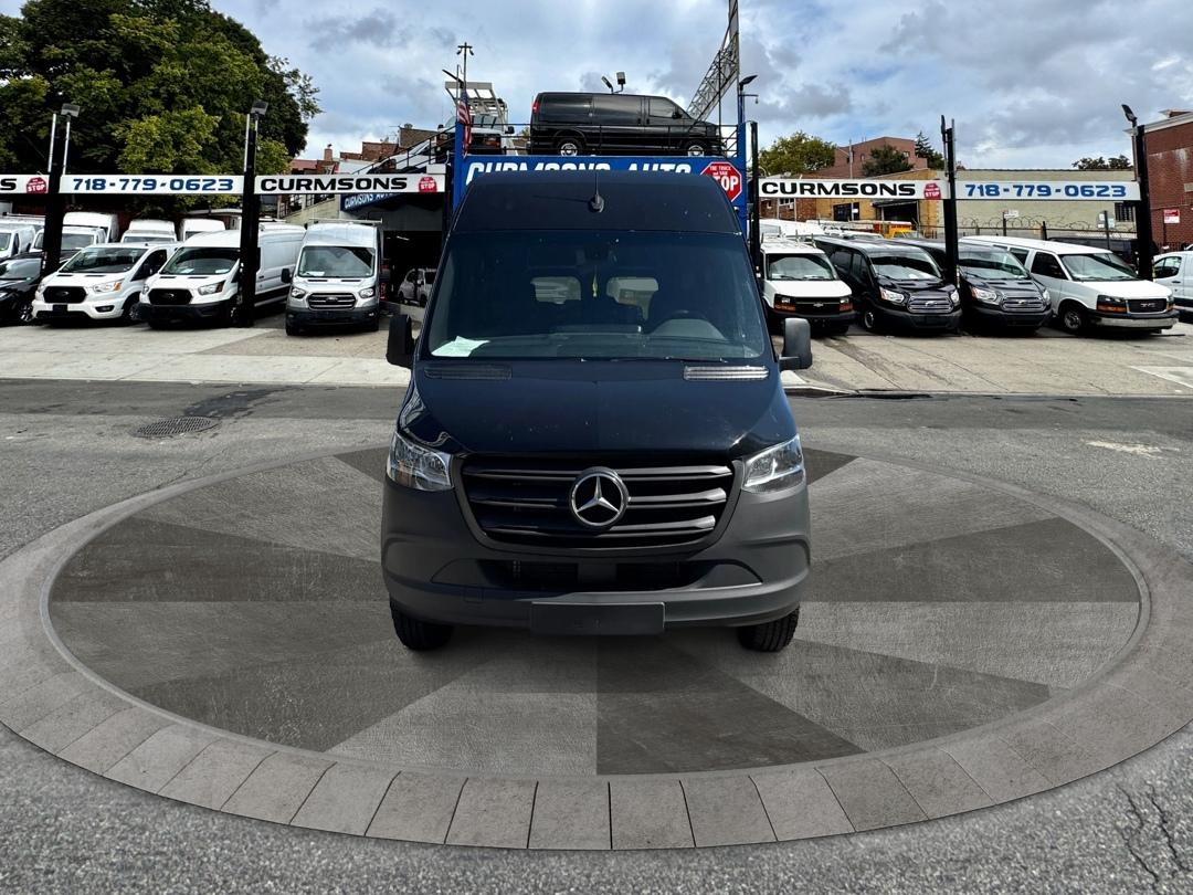 Mercedes-Benz Sprinter Passenger Van 2500 Standard Roof I4 Diesel 144" RWD 2024