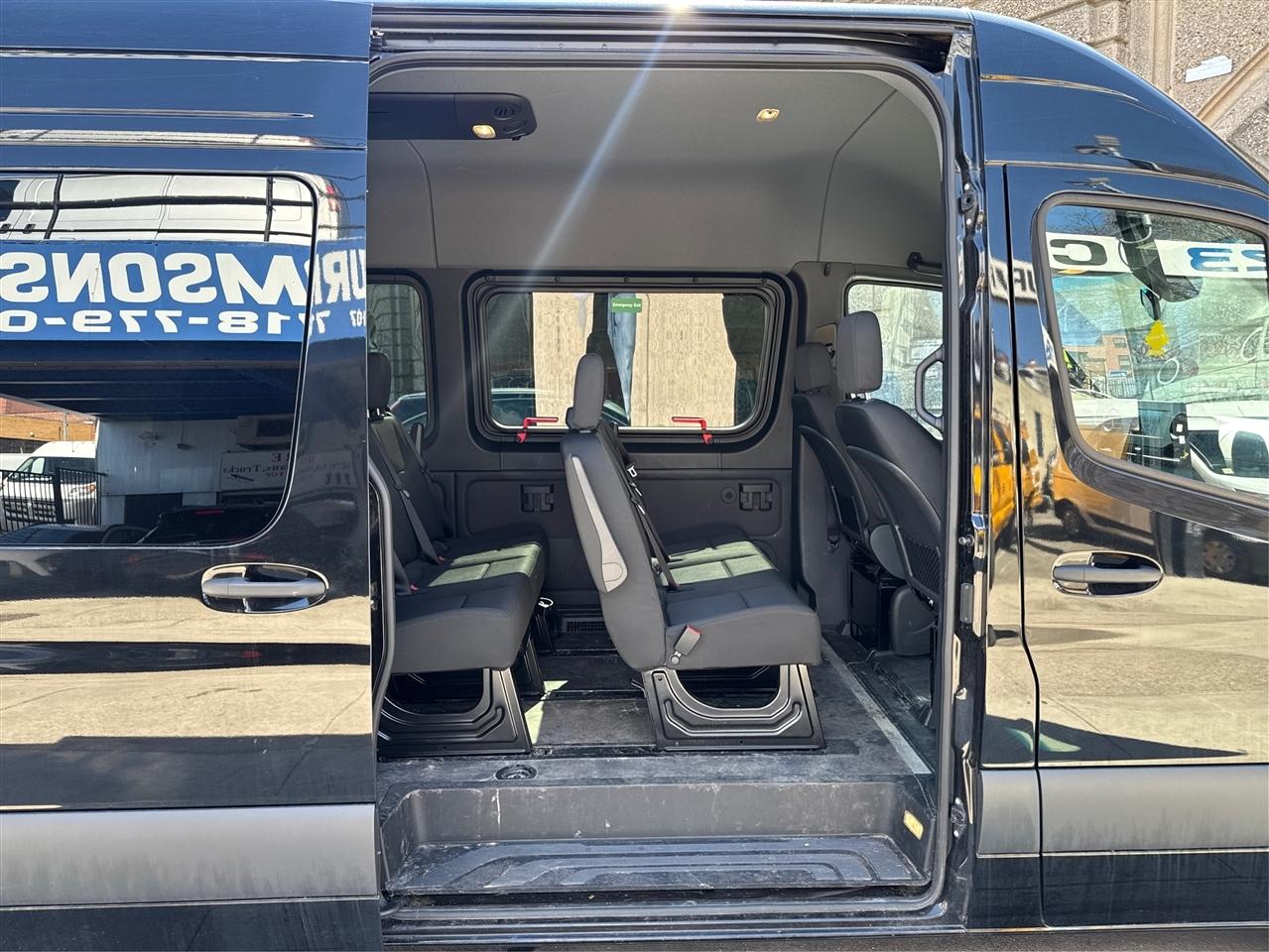 Mercedes-Benz Sprinter Passenger Van 2500 Standard Roof I4 Diesel 144" RWD 2024