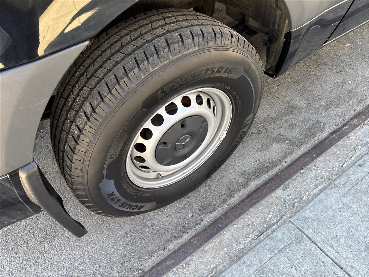 Mercedes-Benz Sprinter Passenger Van 2500 Standard Roof I4 Diesel 144" RWD 2024