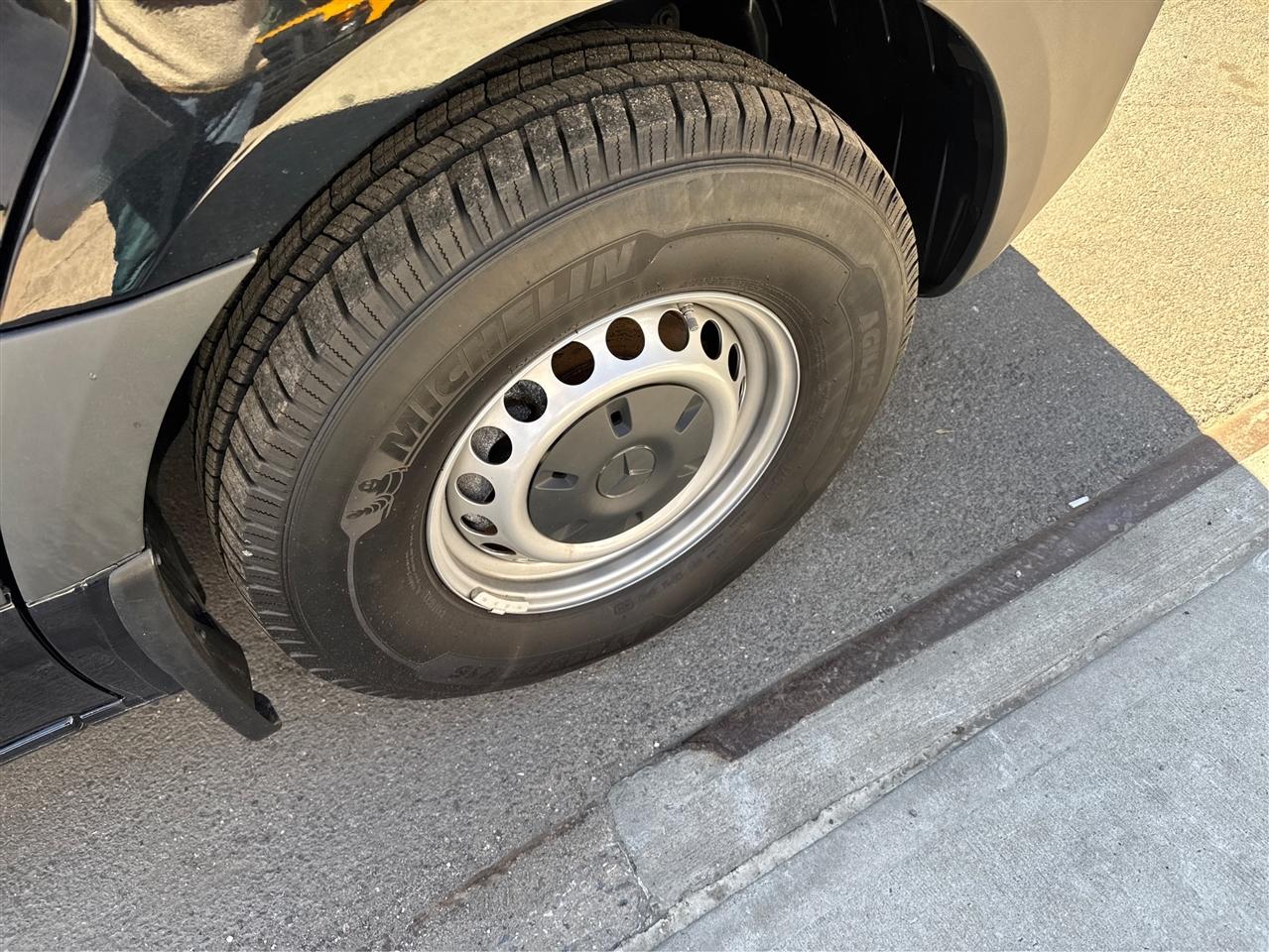 Mercedes-Benz Sprinter Passenger Van 2500 Standard Roof I4 Diesel 144" RWD 2024