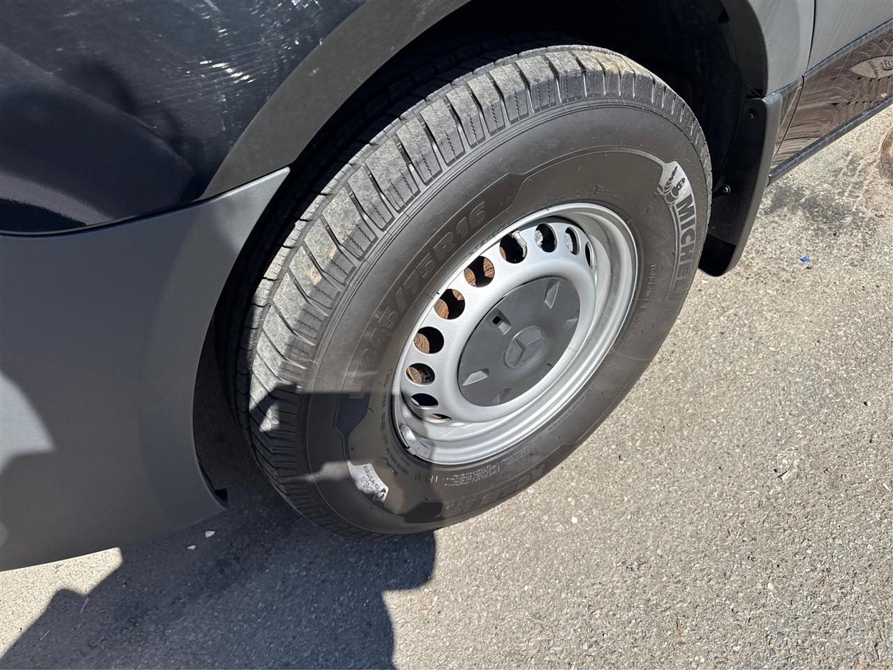 Mercedes-Benz Sprinter Passenger Van 2500 Standard Roof I4 Diesel 144" RWD 2024