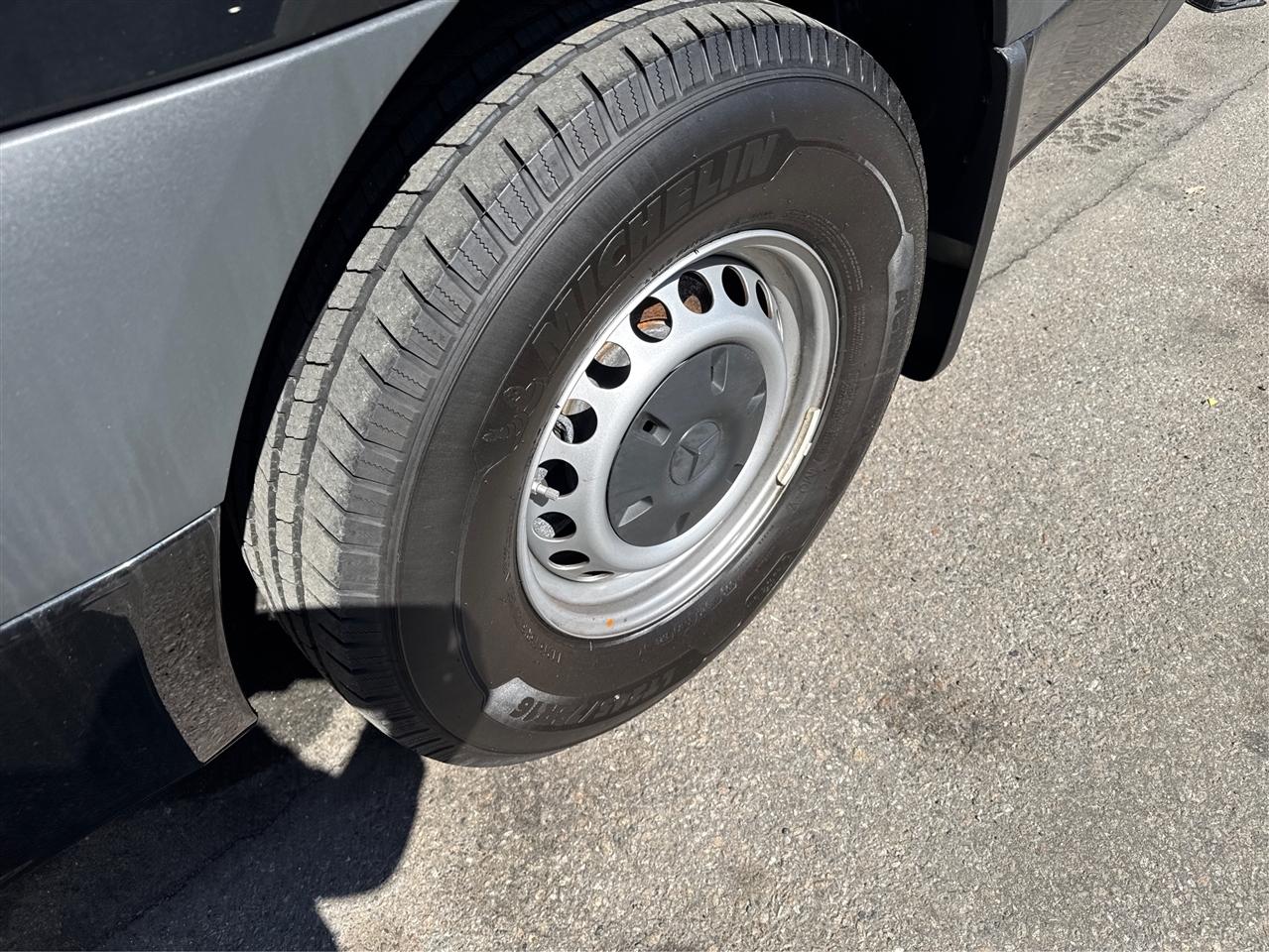 Mercedes-Benz Sprinter Passenger Van 2500 Standard Roof I4 Diesel 144" RWD 2024