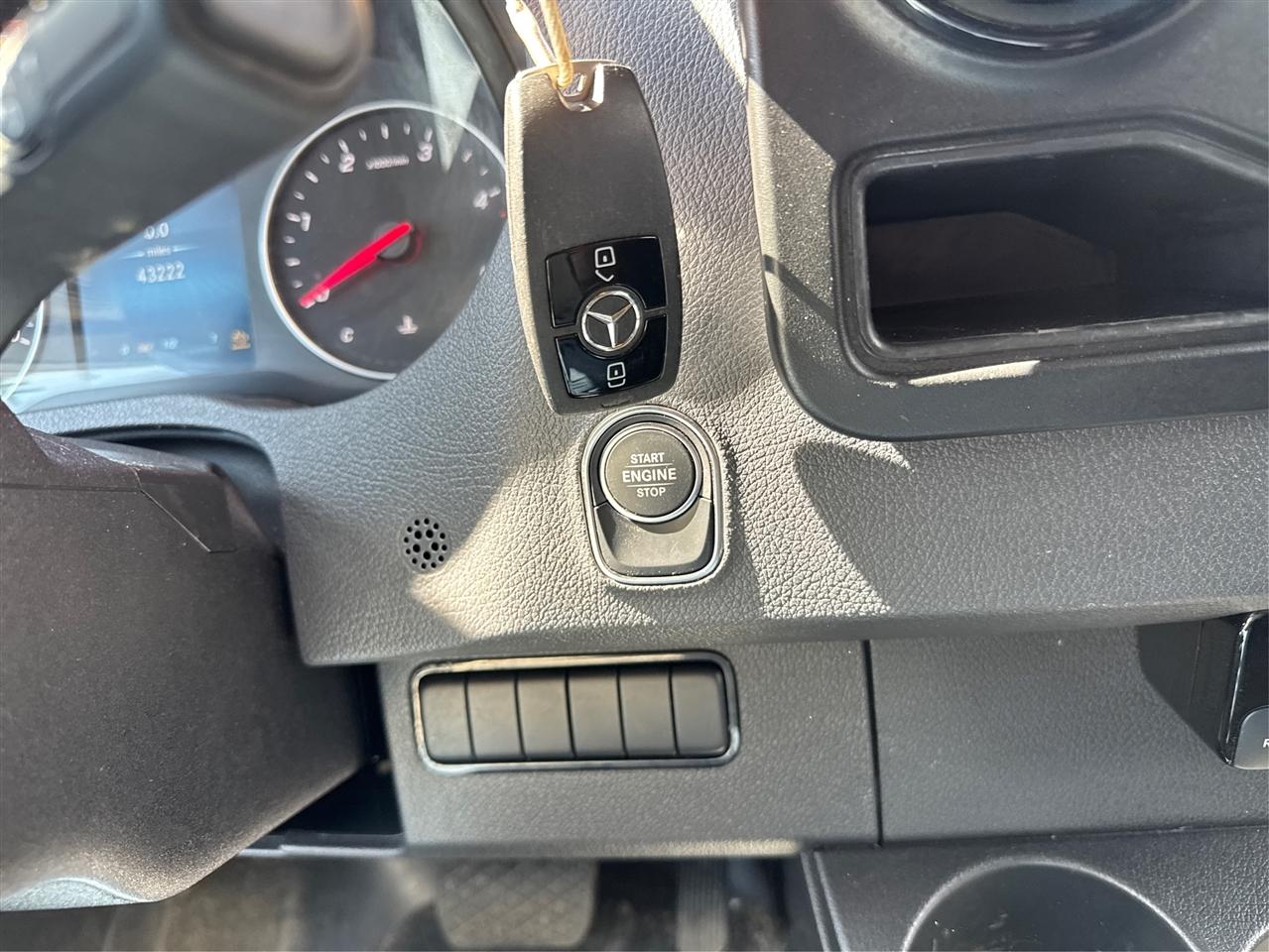 Mercedes-Benz Sprinter Passenger Van 2500 Standard Roof I4 Diesel 144" RWD 2024