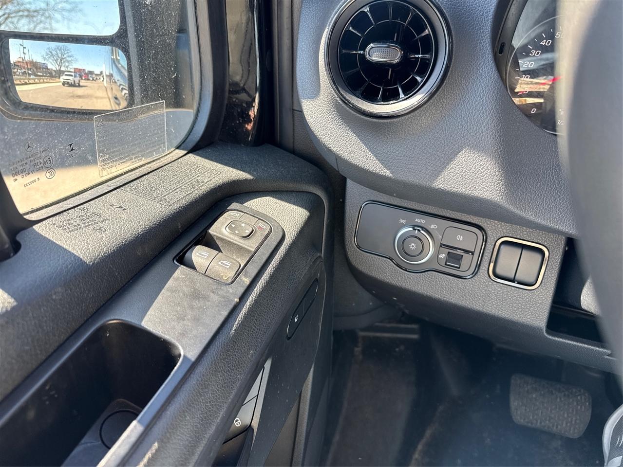 Mercedes-Benz Sprinter Passenger Van 2500 Standard Roof I4 Diesel 144" RWD 2024