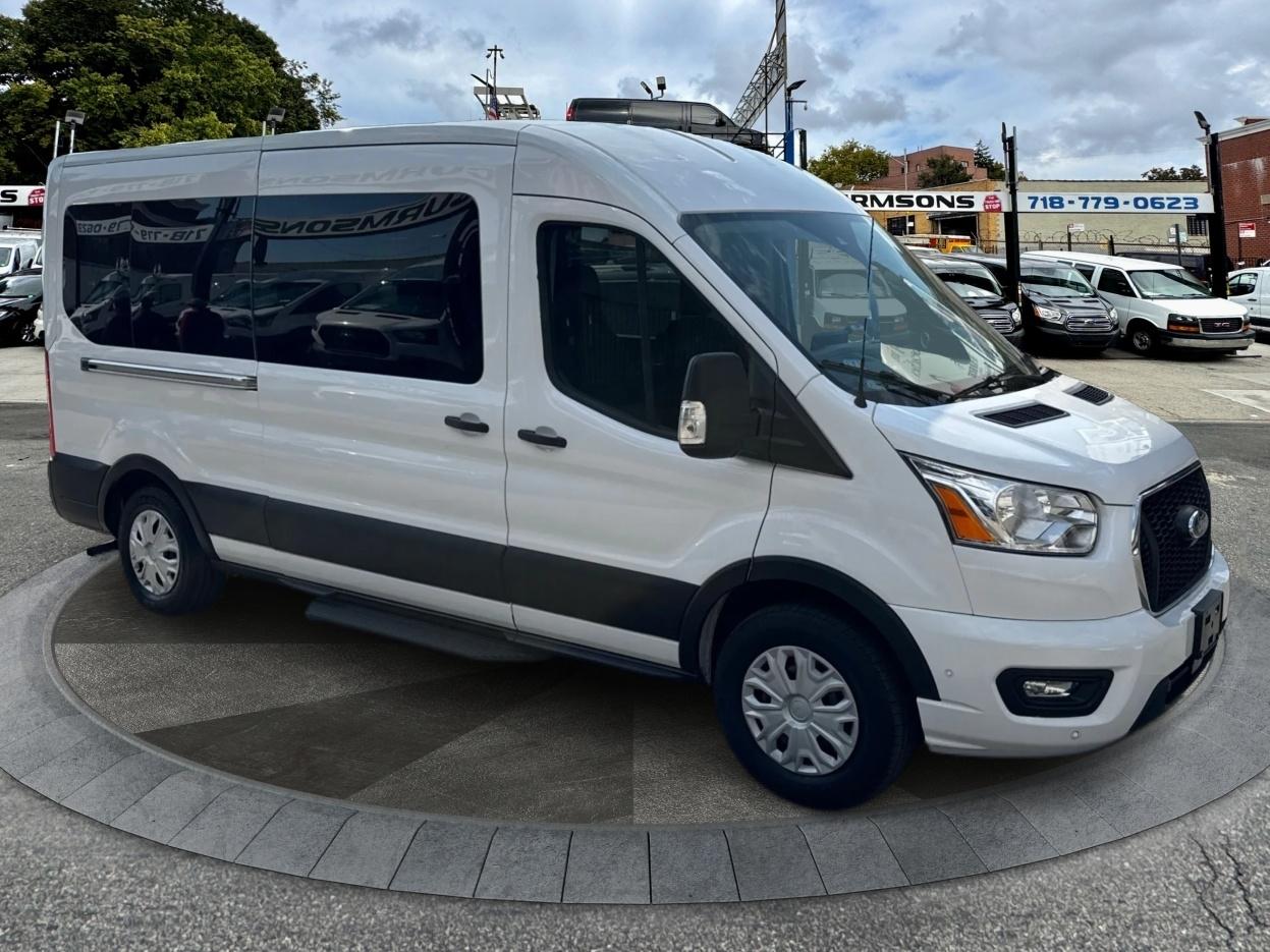 2022 Ford Transit Passenger Wagon T-350 148" Med Roof XLT RWD