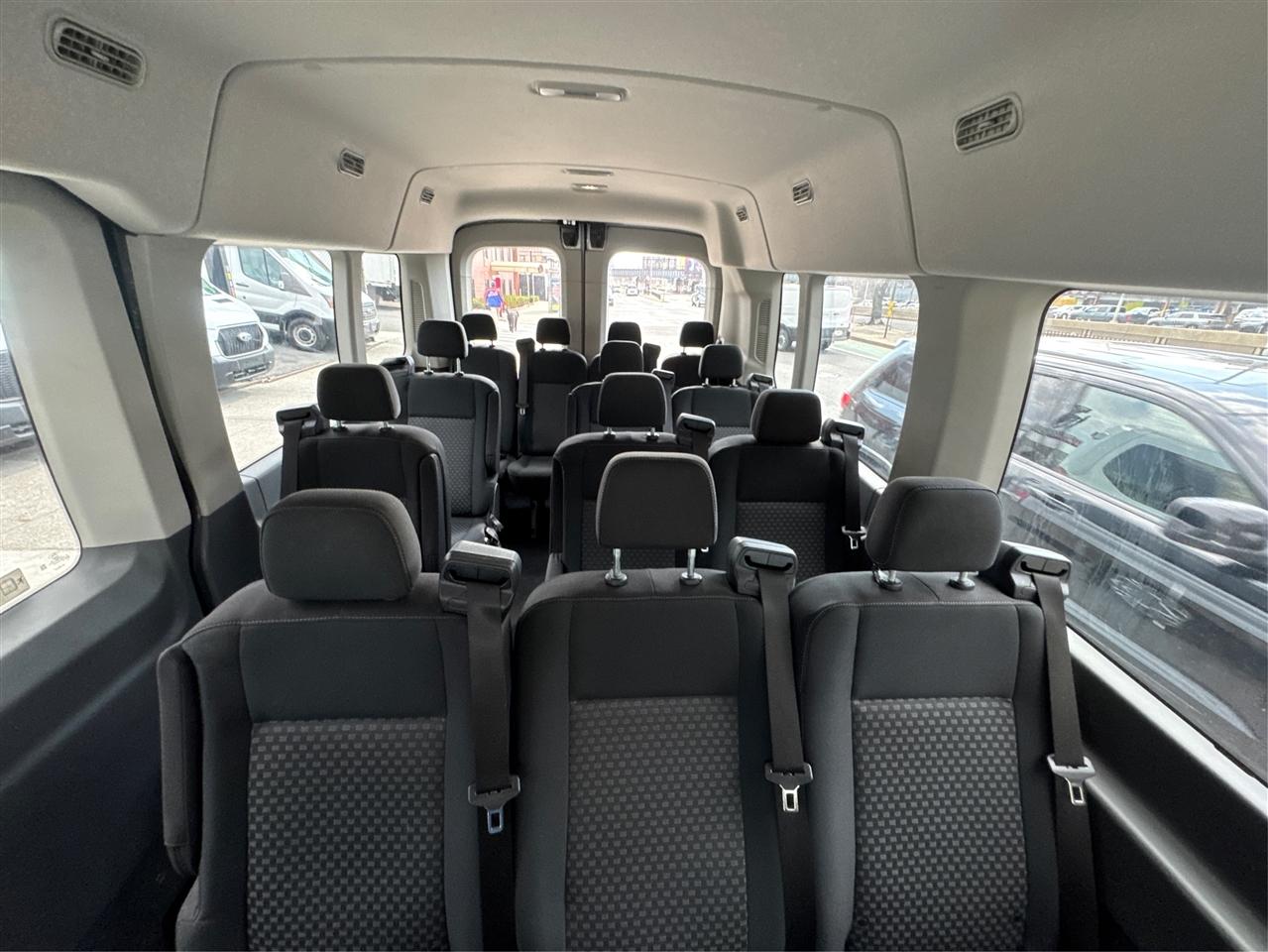 Ford Transit Passenger Wagon T-350 148" Med Roof XLT RWD 2022