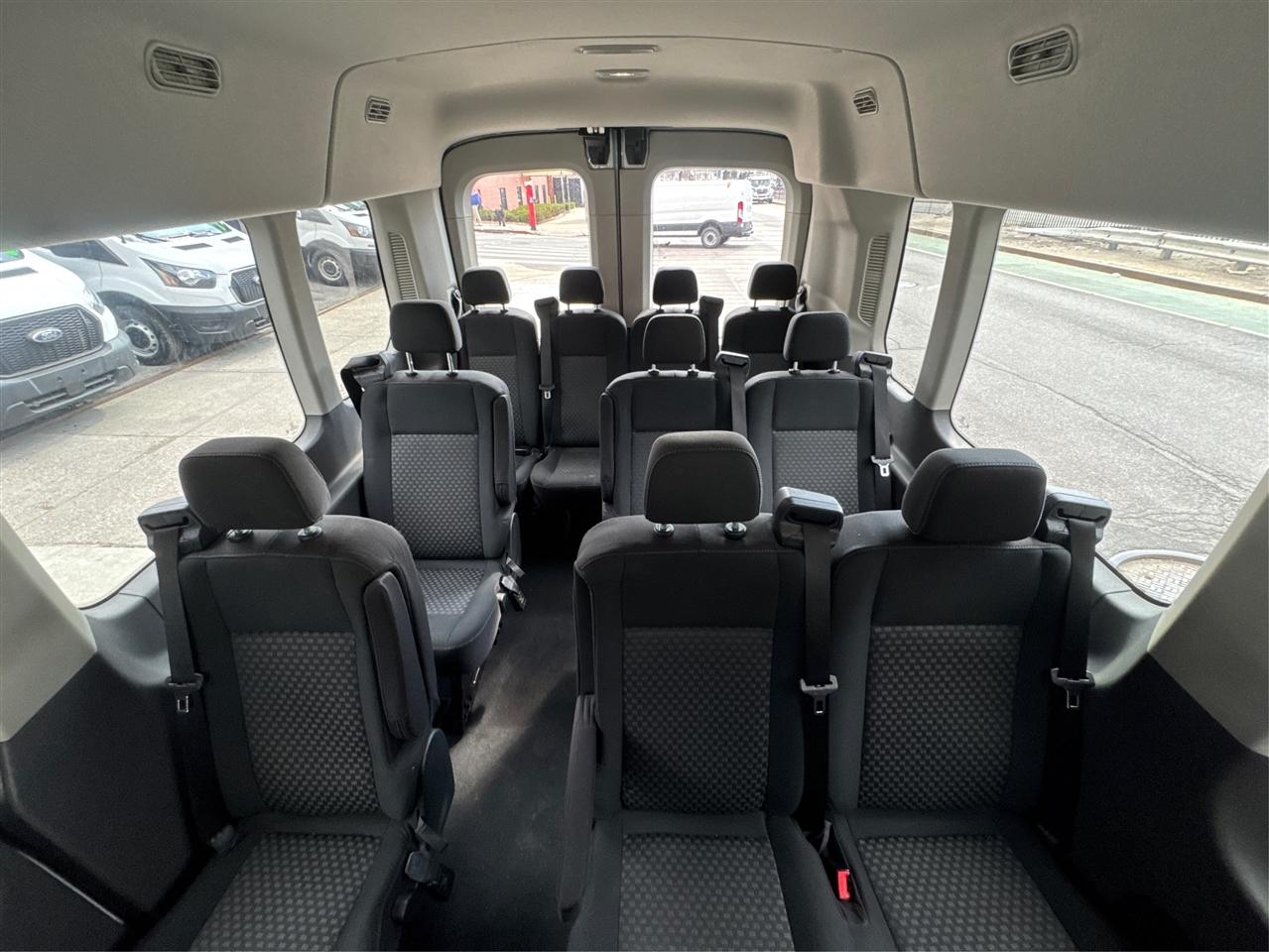 Ford Transit Passenger Wagon T-350 148" Med Roof XLT RWD 2022