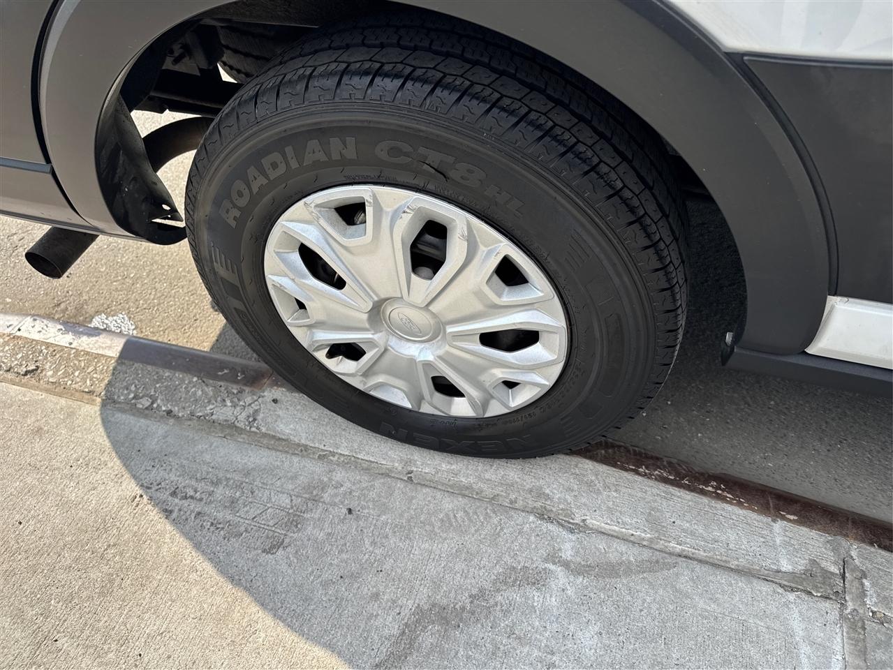 Ford Transit Passenger Wagon T-350 148" Med Roof XLT RWD 2022