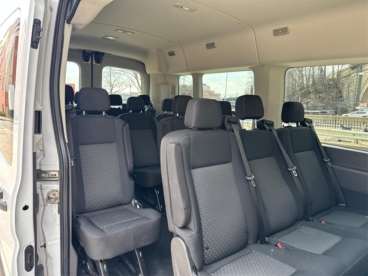 Ford Transit Passenger Wagon T-350 148" Med Roof XLT RWD 2022