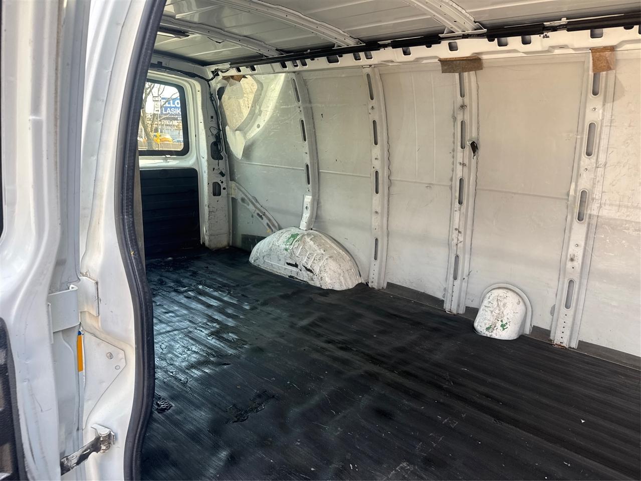 Chevrolet Express Cargo Van RWD 3500 155" 2011