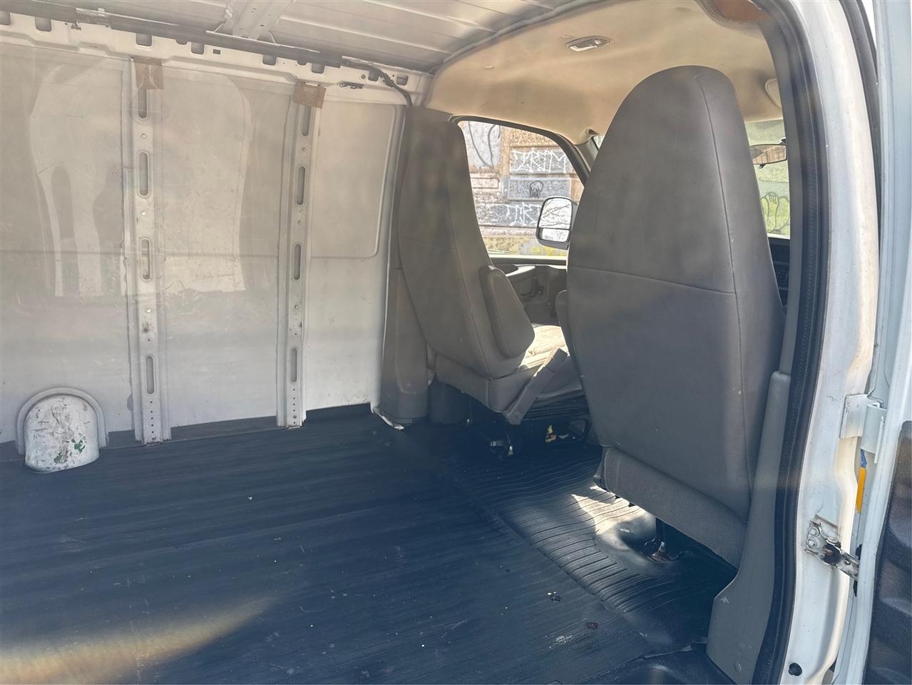 Chevrolet Express Cargo Van RWD 3500 155" 2011