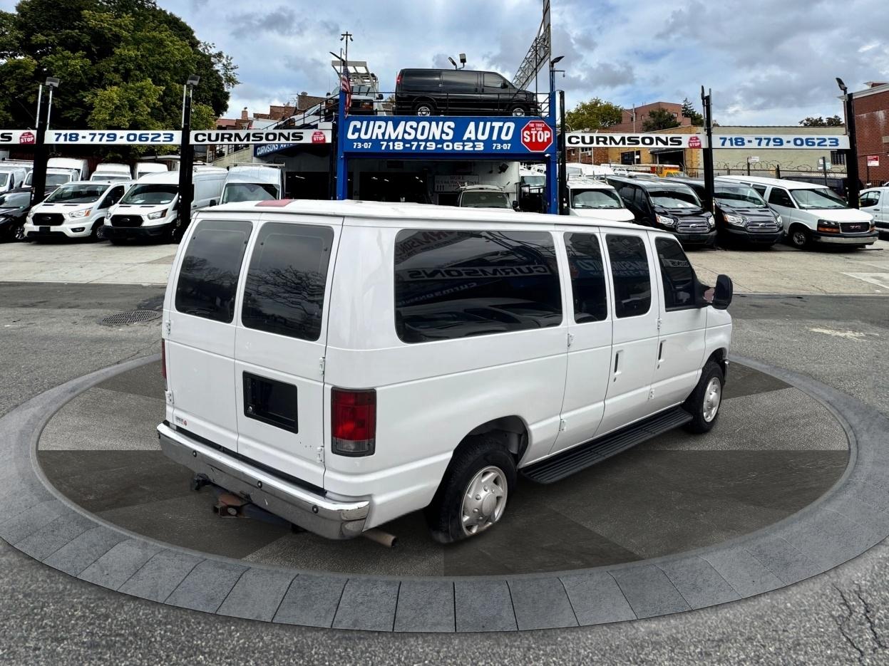 Ford Econoline Wagon E-150 XLT 2008