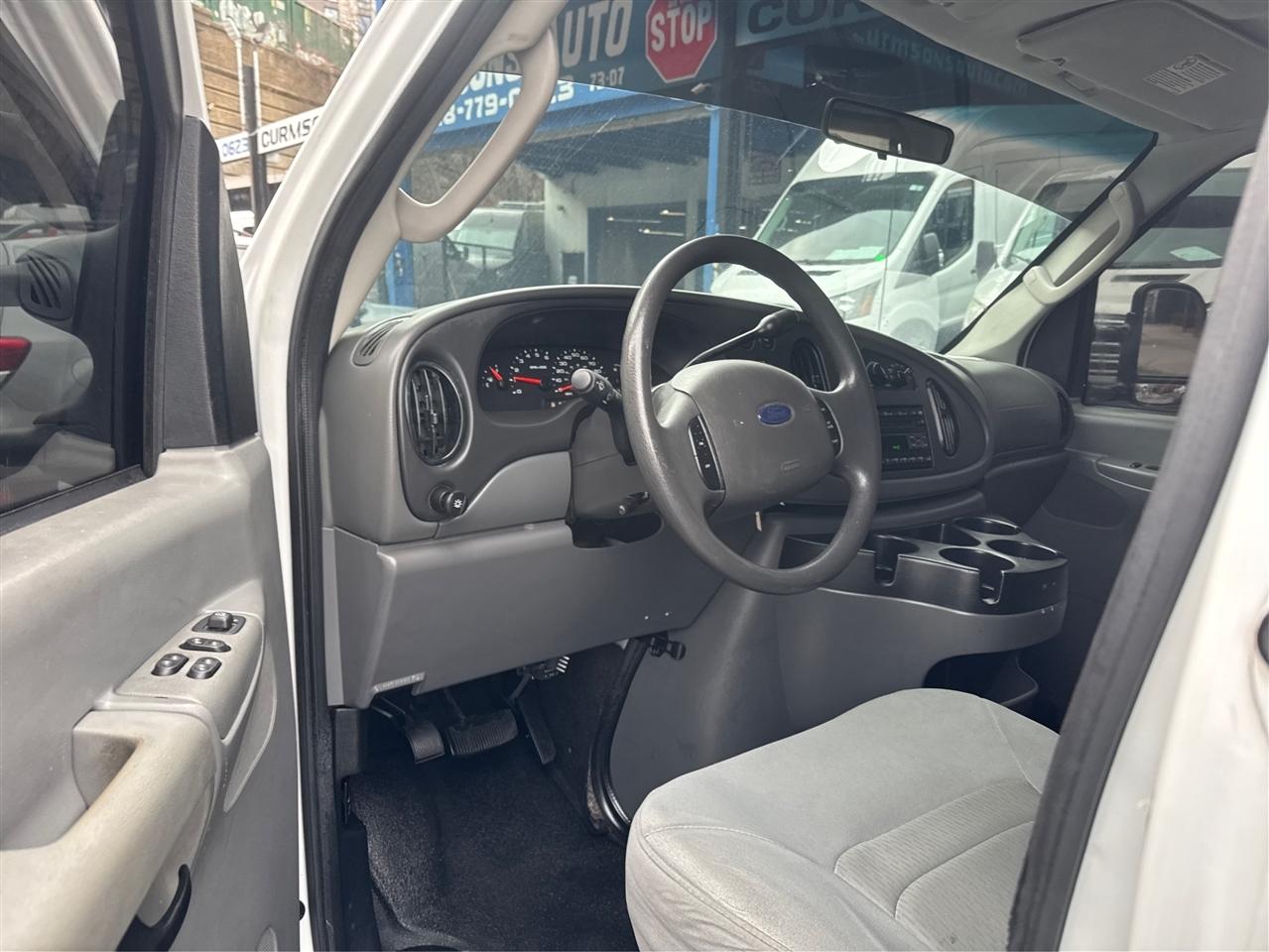 Ford Econoline Wagon E-150 XLT 2008