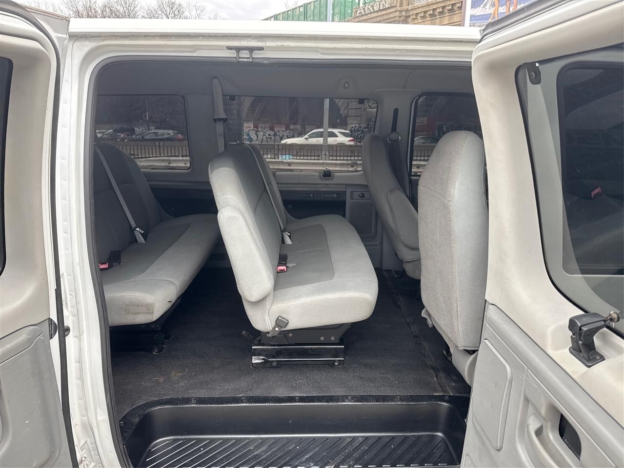 Ford Econoline Wagon E-150 XLT 2008