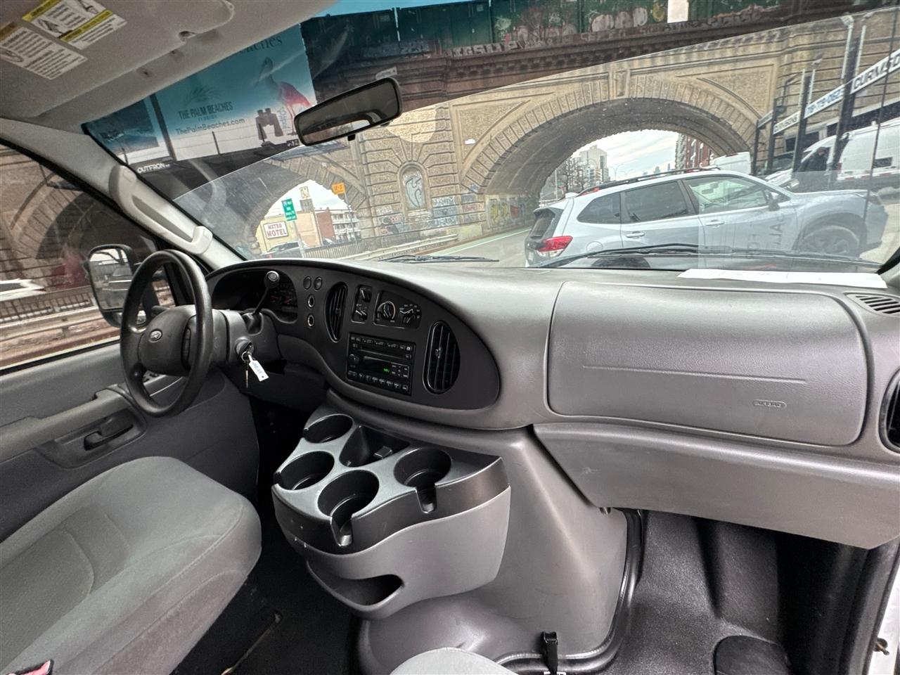 Ford Econoline Wagon E-150 XLT 2008