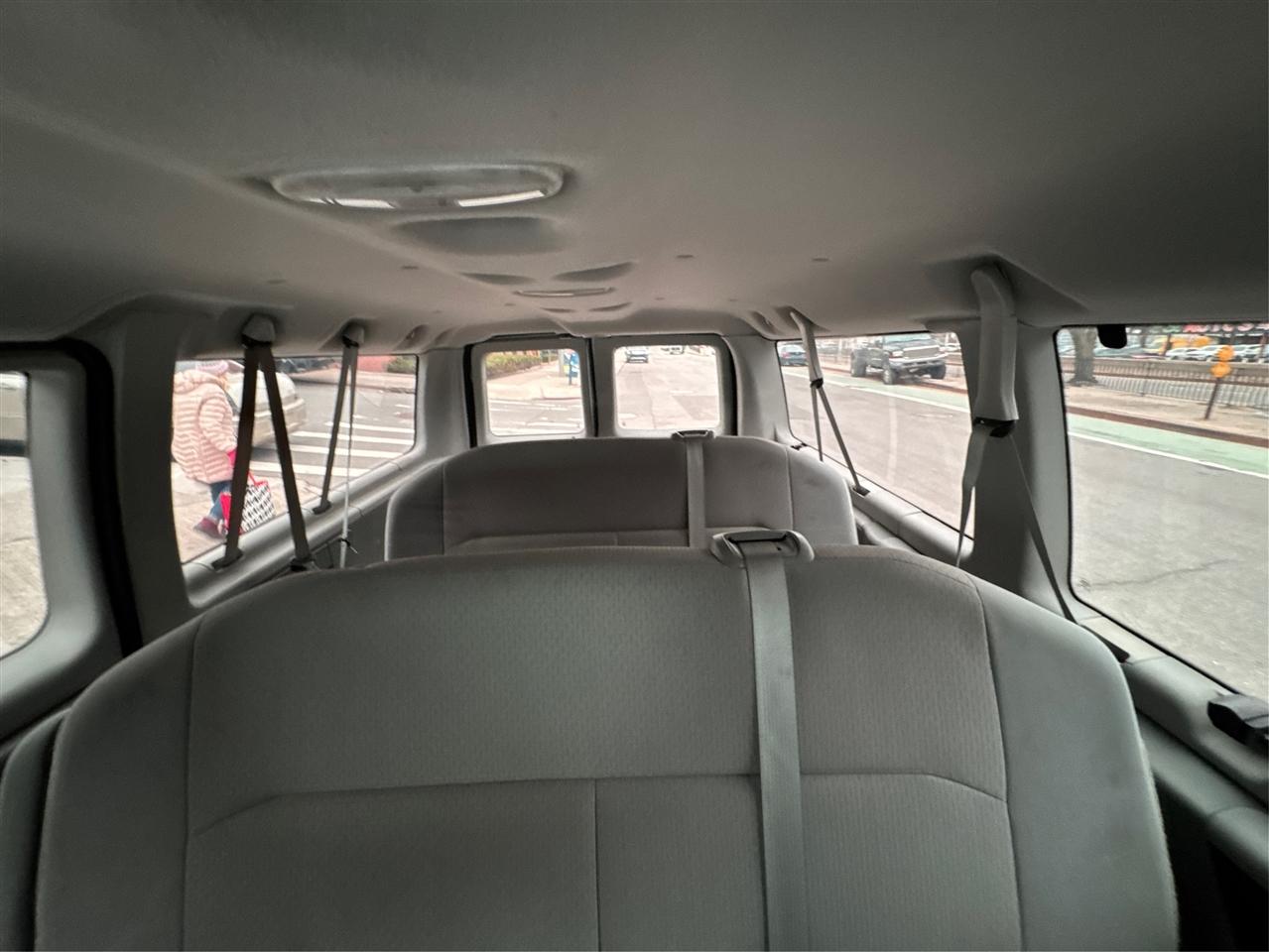 Ford Econoline Wagon E-150 XLT 2008