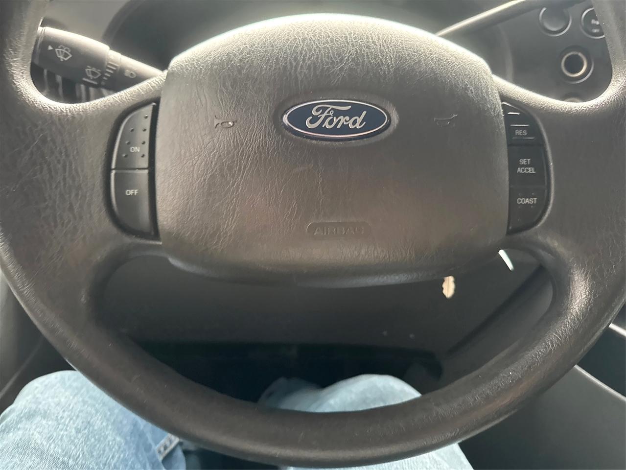 Ford Econoline Wagon E-150 XLT 2008