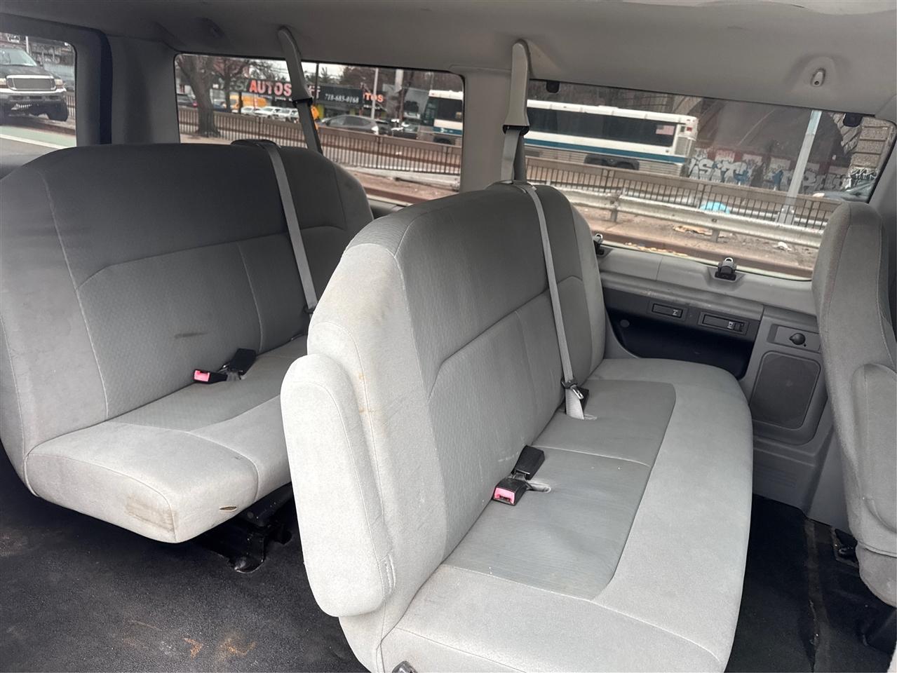 Ford Econoline Wagon E-150 XLT 2008