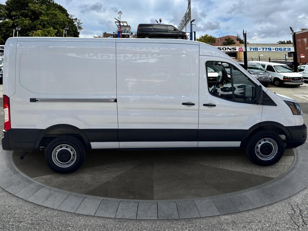 Ford Transit Cargo Van T-250 148" Med Rf 9070 GVWR RWD 2025