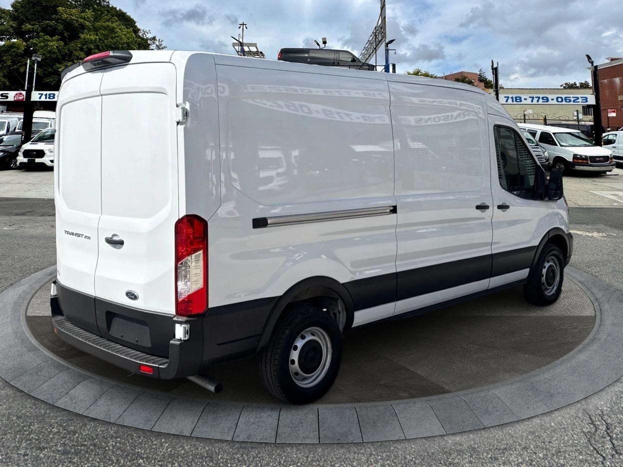 Ford Transit Cargo Van T-250 148" Med Rf 9070 GVWR RWD 2025