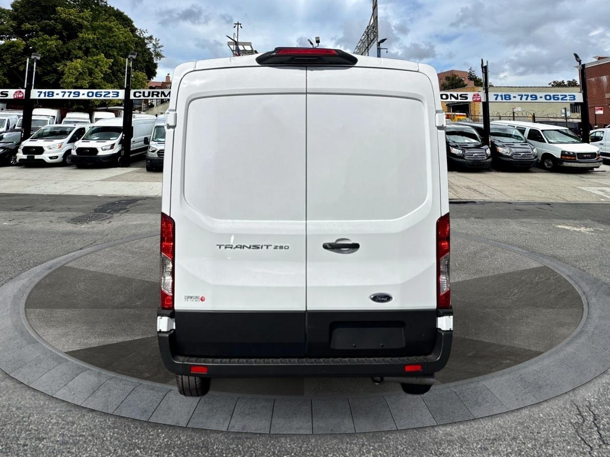 Ford Transit Cargo Van T-250 148" Med Rf 9070 GVWR RWD 2025