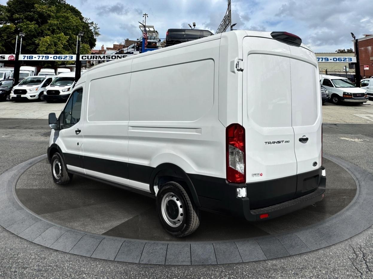 Ford Transit Cargo Van T-250 148" Med Rf 9070 GVWR RWD 2025