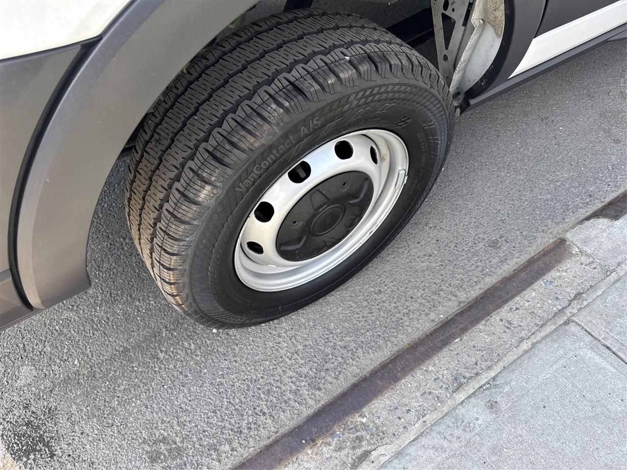 Ford Transit Cargo Van T-250 148" Med Rf 9070 GVWR RWD 2025