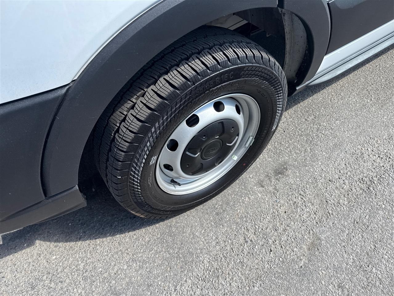 Ford Transit Cargo Van T-250 148" Med Rf 9070 GVWR RWD 2025