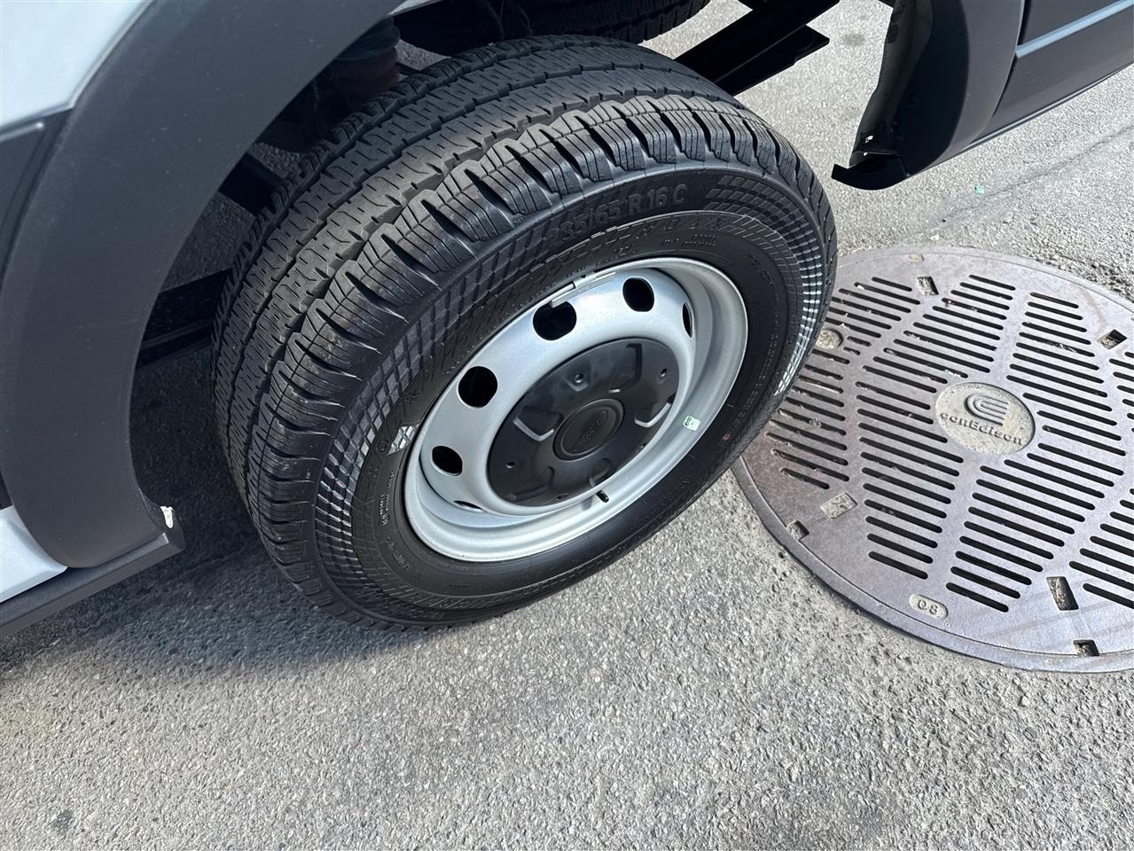 Ford Transit Cargo Van T-250 148" Med Rf 9070 GVWR RWD 2025