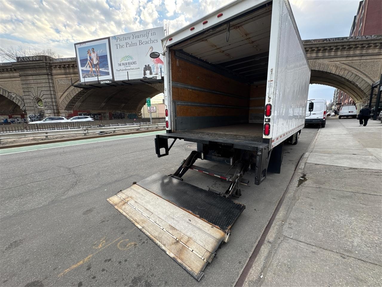 Isuzu DSL REG AT 109" WB RED CAB IBT AIR PWL 2016