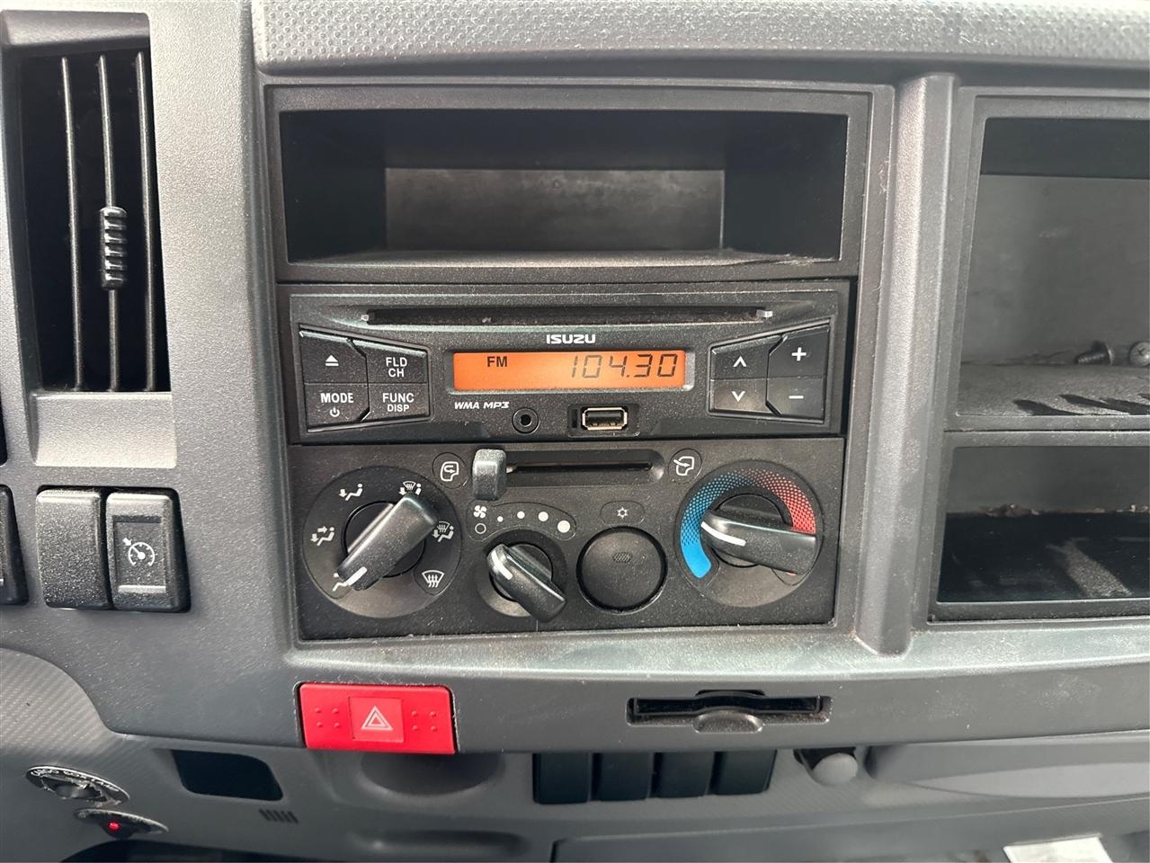 Isuzu DSL REG AT 109" WB RED CAB IBT AIR PWL 2016