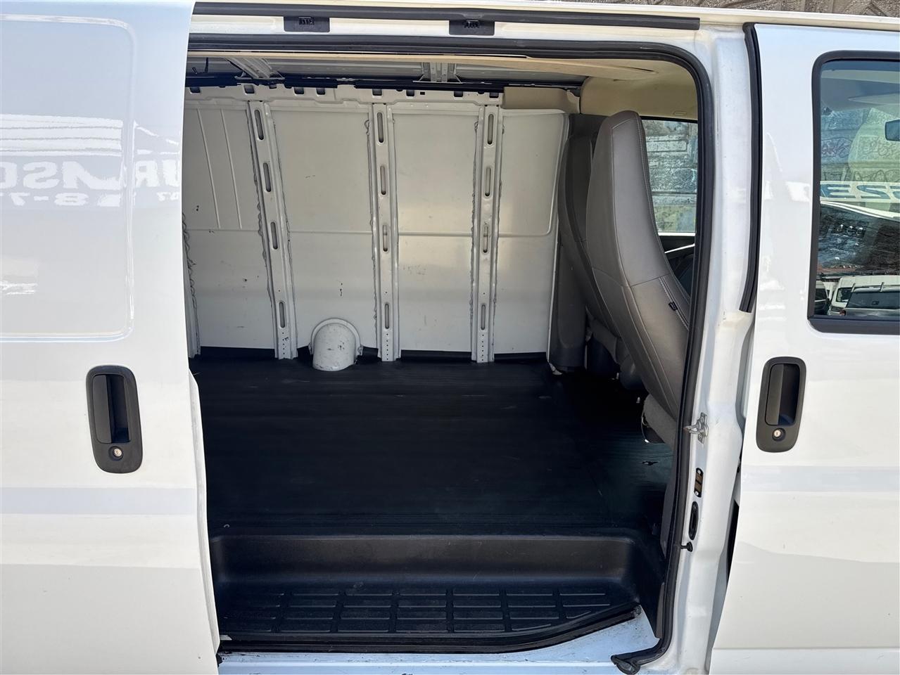 Chevrolet Express Cargo Van RWD 2500 155" 2023