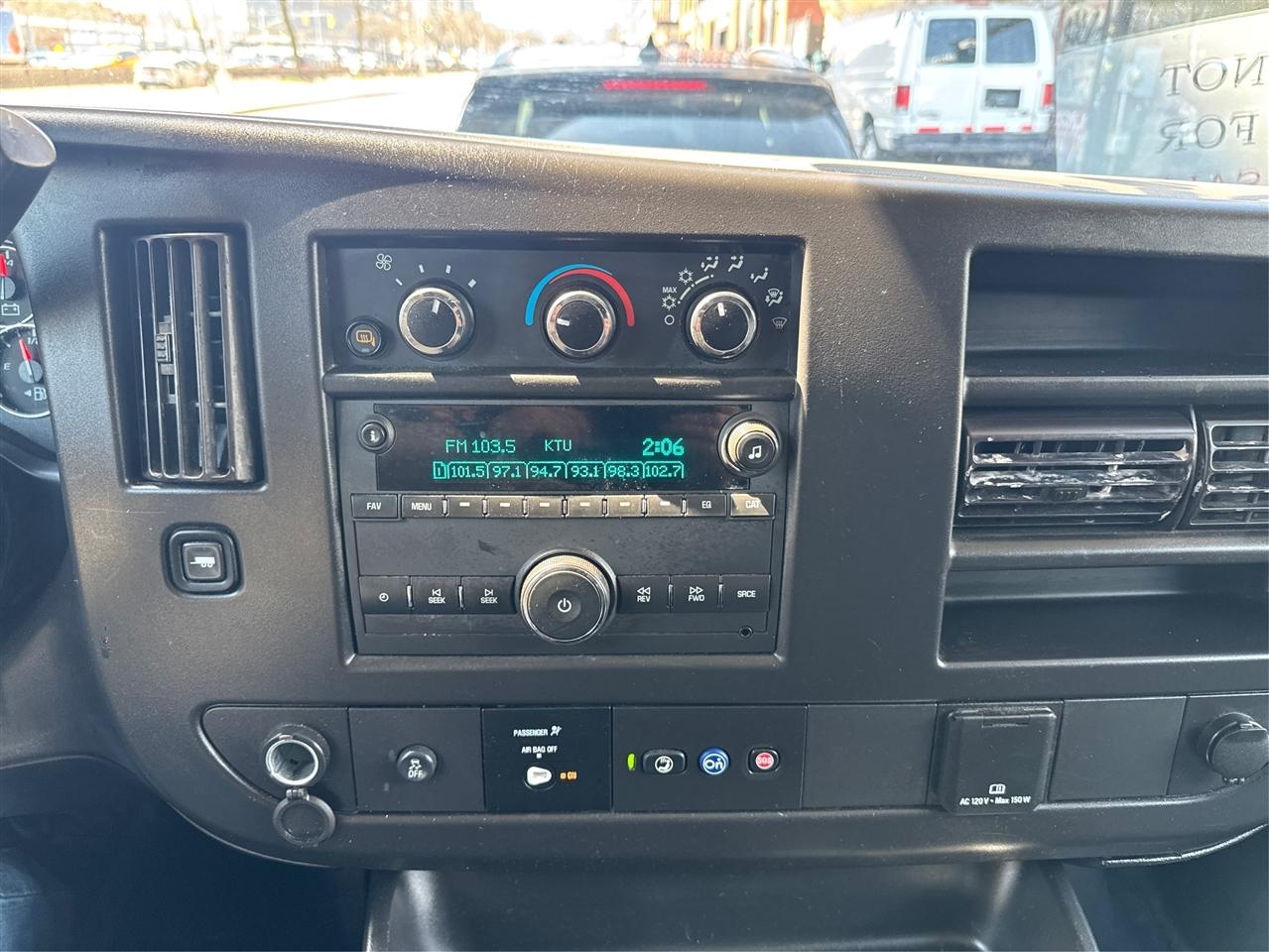 Chevrolet Express Cargo Van RWD 2500 155" 2023