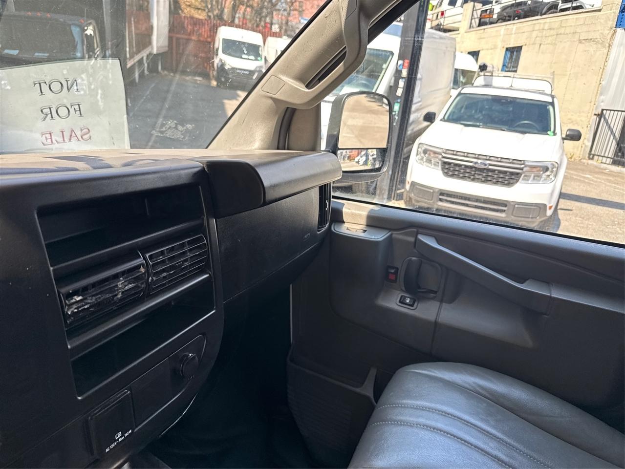 Chevrolet Express Cargo Van RWD 2500 155" 2023