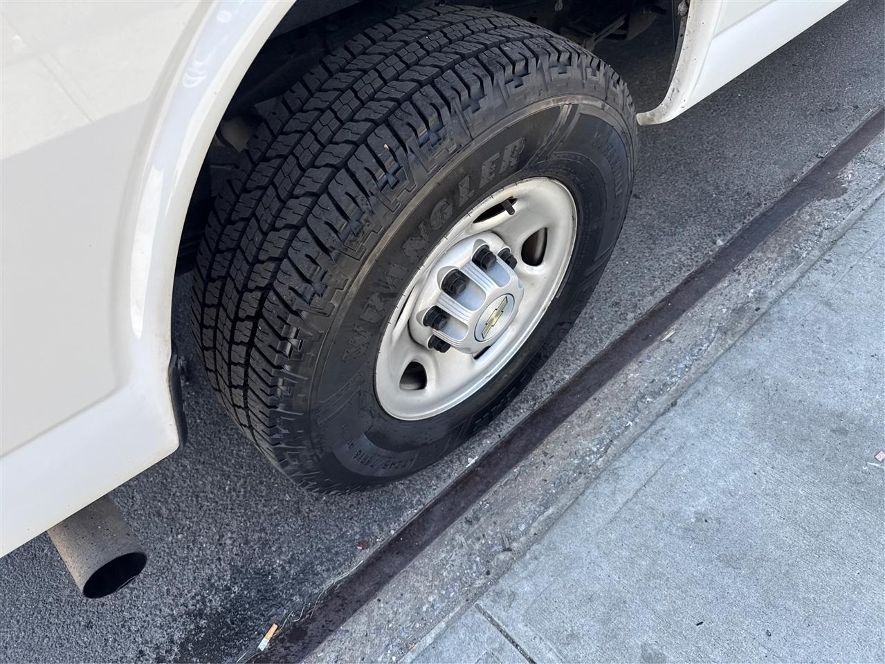 Chevrolet Express Cargo Van RWD 2500 155" 2023