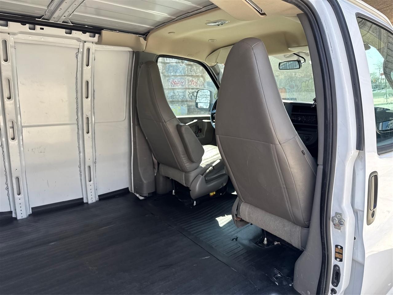 Chevrolet Express Cargo Van RWD 2500 155" 2023