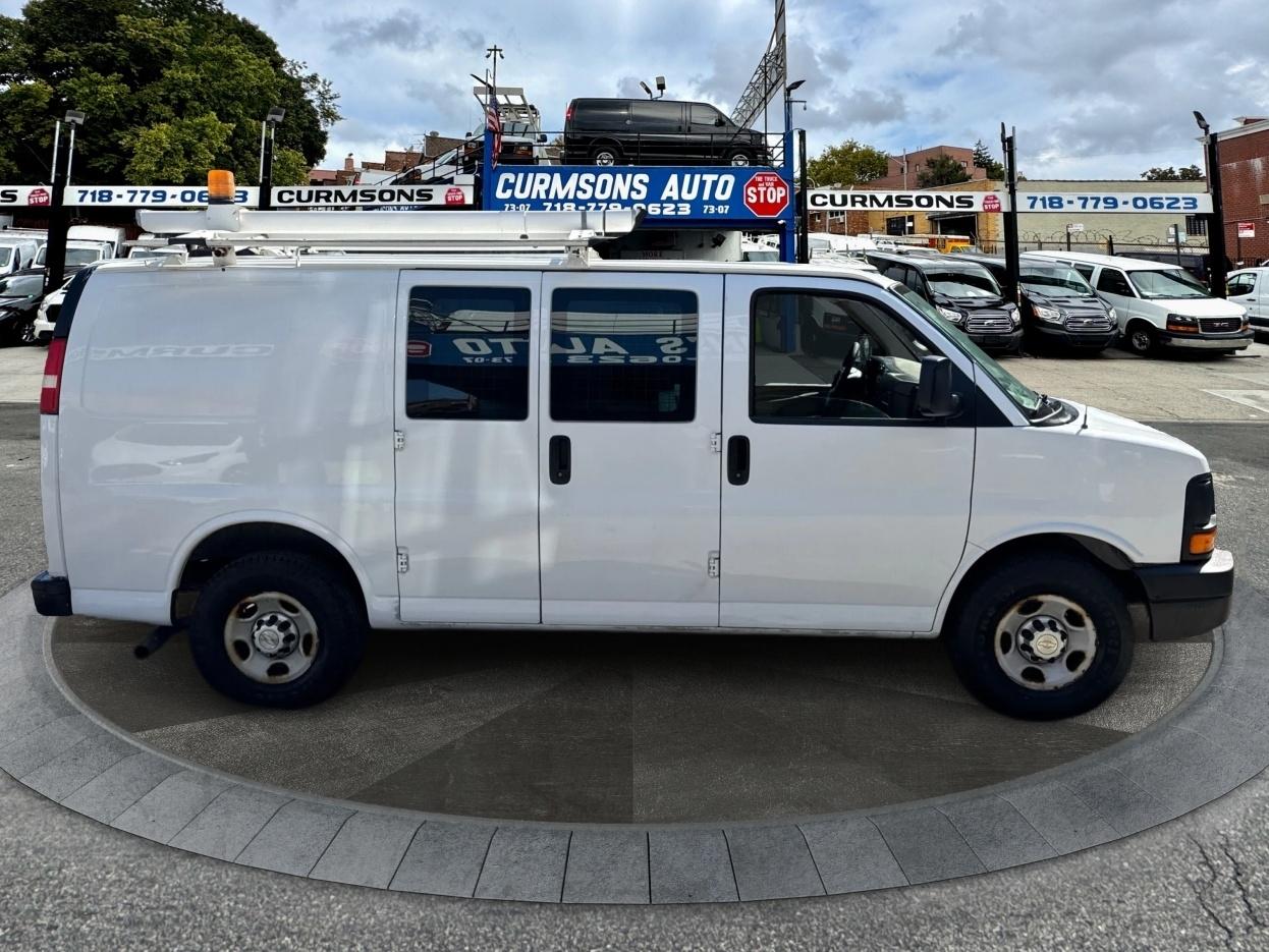 Chevrolet Express Cargo Van RWD 2500 135" 2011