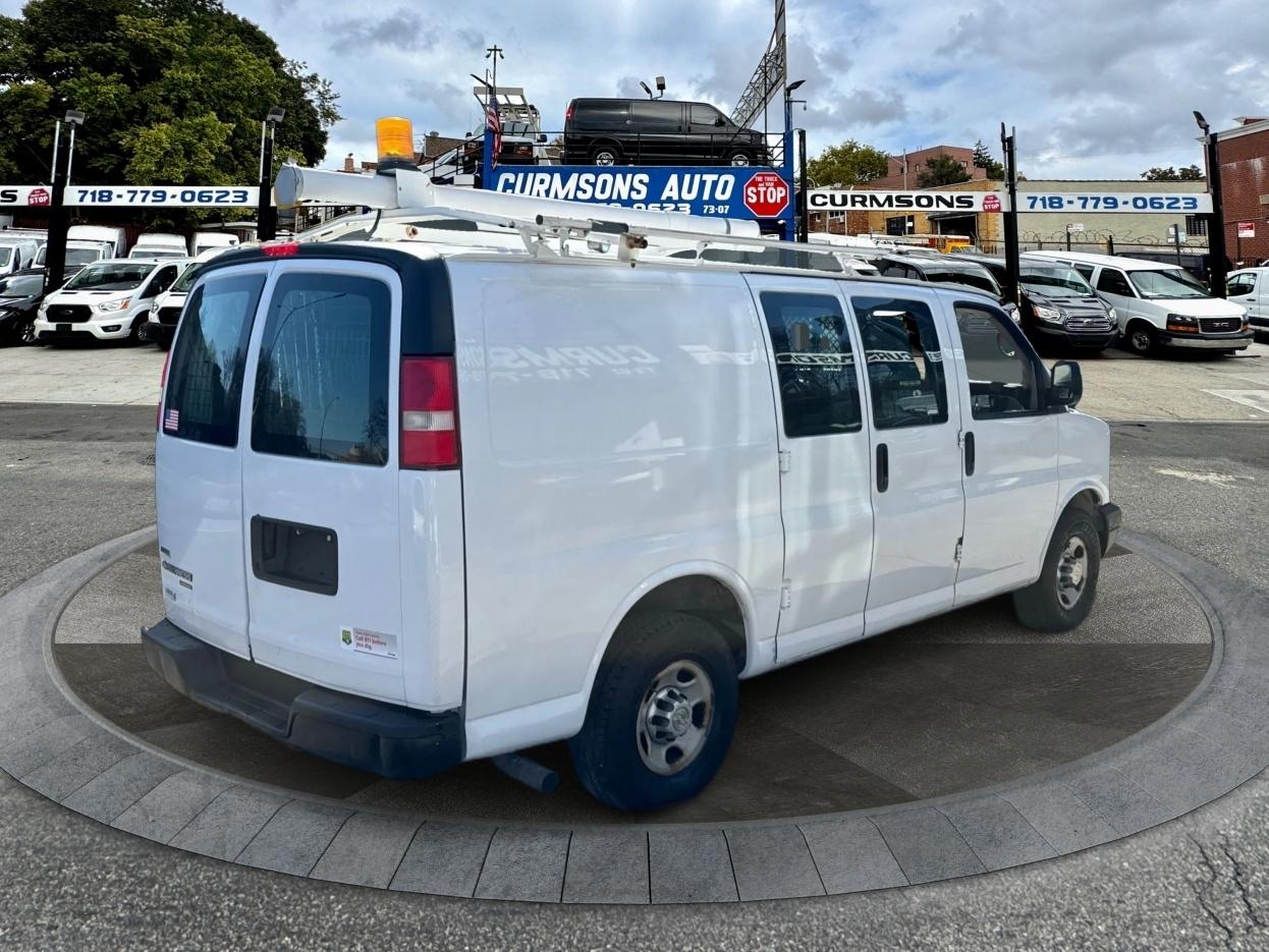 Chevrolet Express Cargo Van RWD 2500 135" 2011