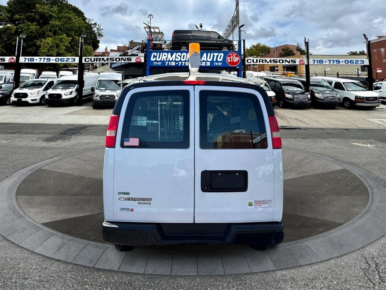 Chevrolet Express Cargo Van RWD 2500 135" 2011